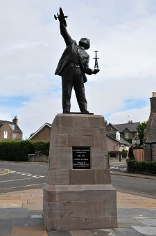Statue of Robert Watson-Watt