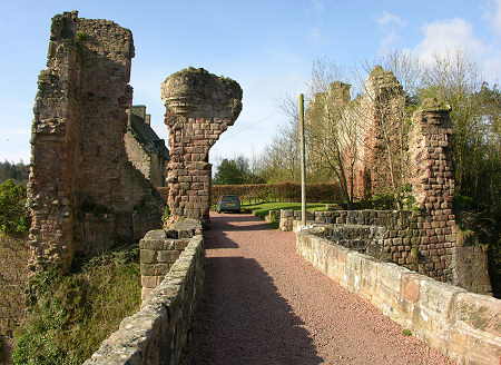 The Bridge Approaching Rosslyn Castle