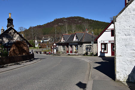 Invercauld Road