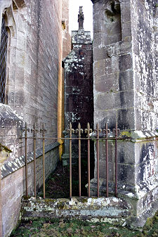 Gap Between Church & Aisle