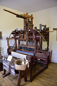 Operating Loom