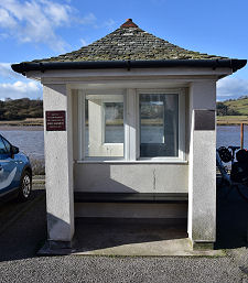 QE2 Bus Shelter
