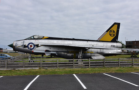 English Electric Lightning ZF584, Painted as a 111 Squadron F6