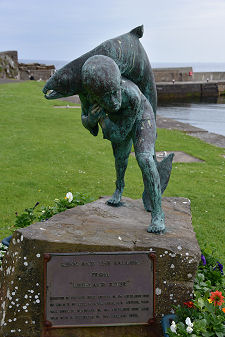 Statue of Kenn & the Salmon