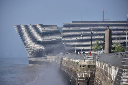 V&A Dundee and the Rover Tay