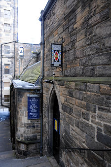 Entrance from Carrubber's Close