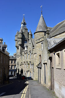 Cross Wynd & the Town Hall