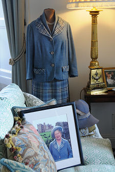 Queen Mother's Scottish Outfit