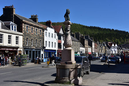 Peebles High Street and Memorial Fountain