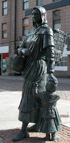 Statue of Fishwife and Child