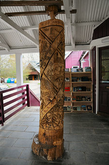 Totem Pole in Old Station