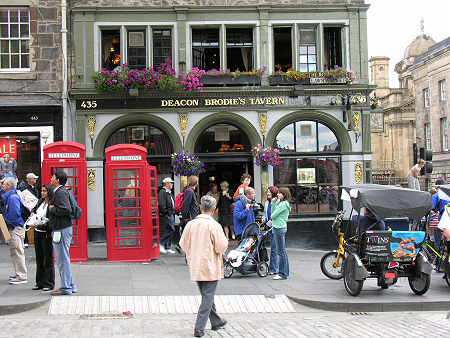 Deacon Brodie's Tavern on Edinburgh's Royal Mile