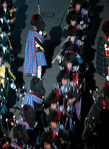 And here it is being worn by the South Australian Pipes & Drums at the Edinburgh Tattoo on  22 August 2003