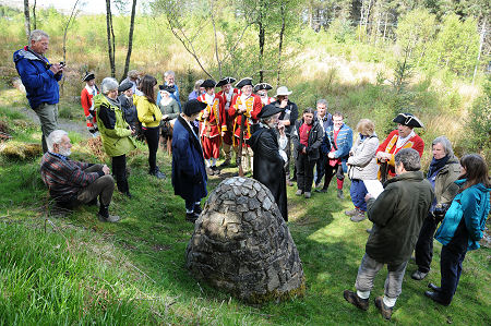 Guests and Redcoats Assemble at the Site of the Appin Murder