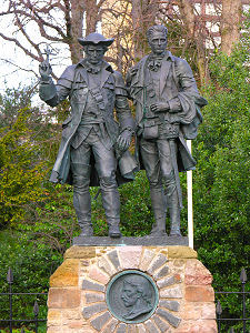 Statue of David Balfour and Alan Breck