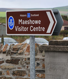 Signpost to Visitor Centre